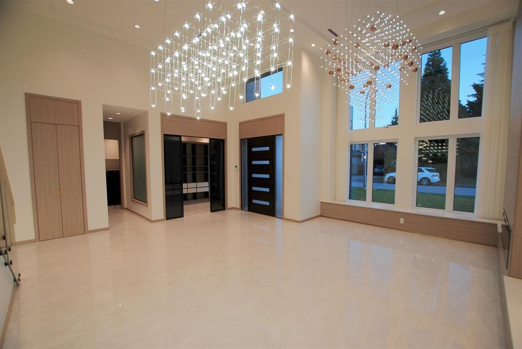 Kitchen Island Photo of 6431 Skaha Crescent, Richmond, BC