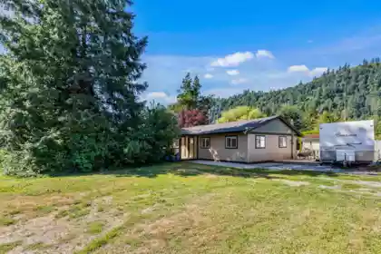 Kitchen Island Photo of 35218 Sward Road, Mission, BC