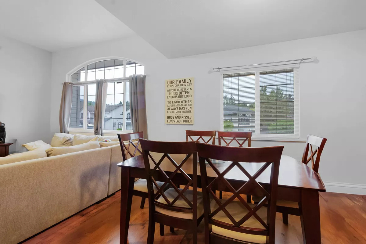 Kitchen Island Photo of 35055 Kootenay Drive, Abbotsford, BC