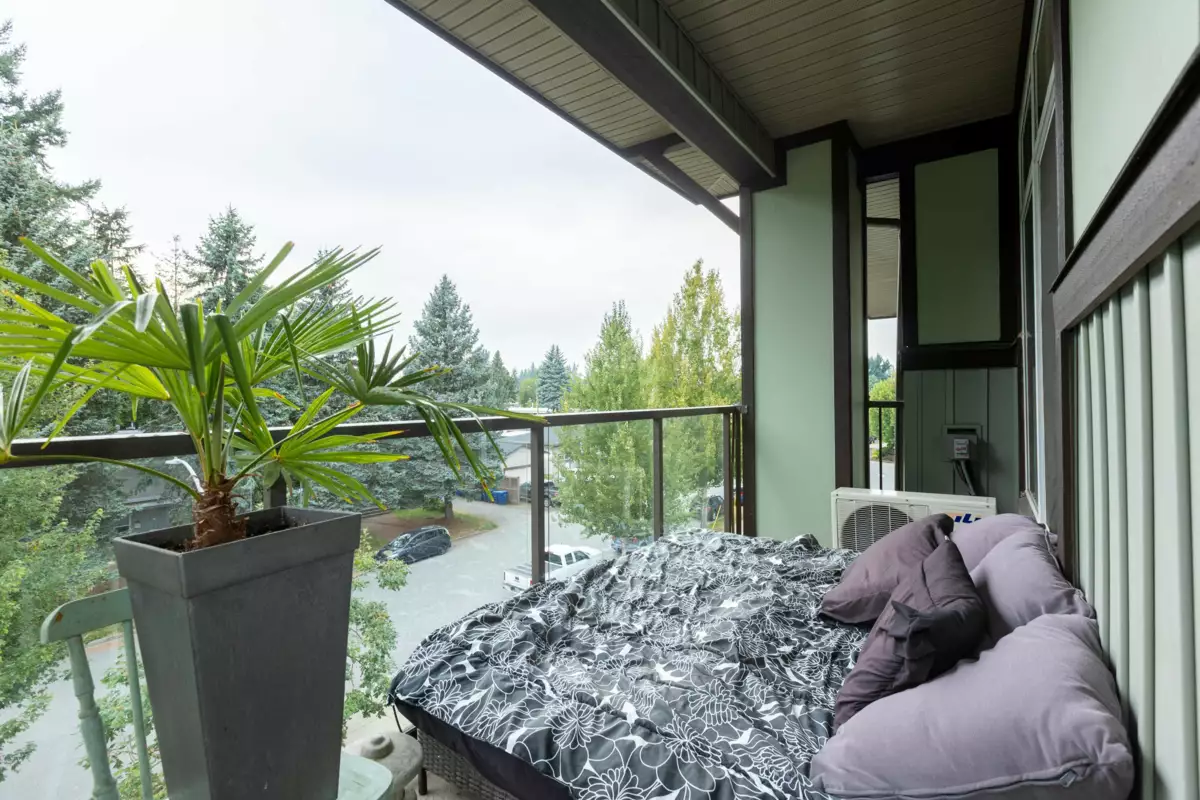 Backyard Photo of 410 2038 Sandalwood Crescent, Abbotsford, BC