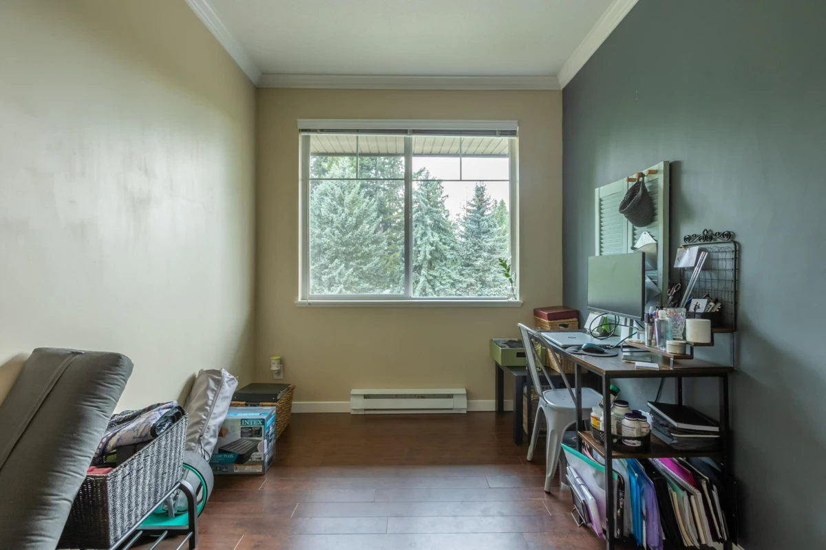 Kitchen Photo of 410 2038 Sandalwood Crescent, Abbotsford, BC