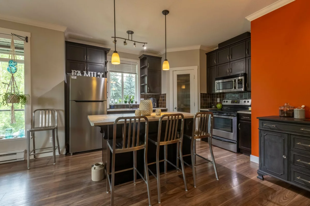 Living Room Photo of 410 2038 Sandalwood Crescent, Abbotsford, BC