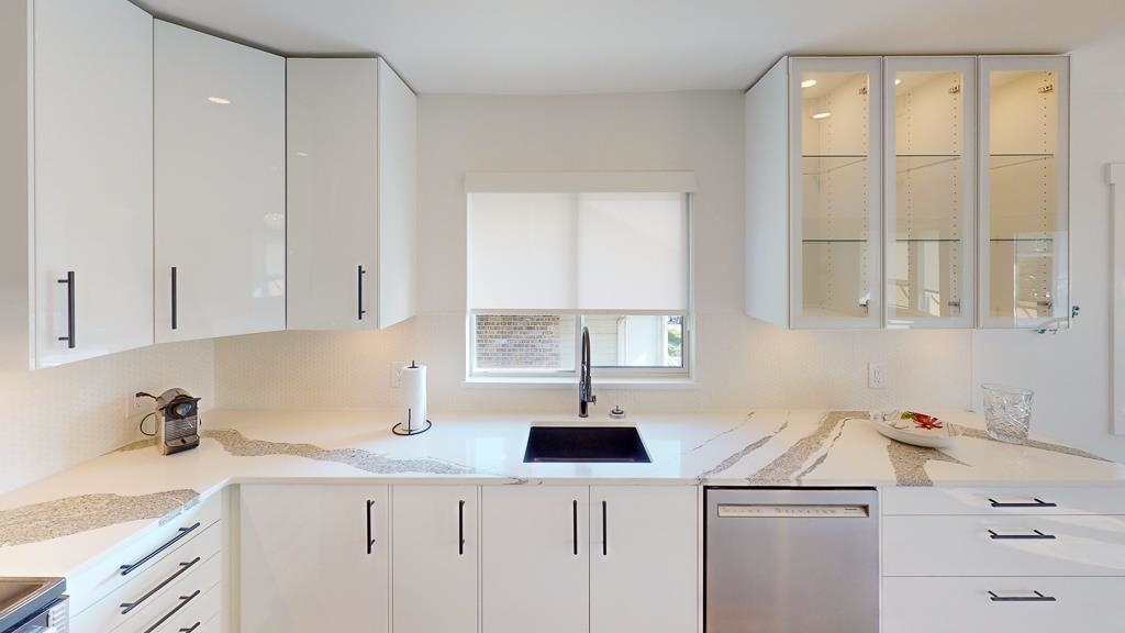 Guest Bathroom Photo of 4868 Bluegrouse Drive, Sechelt, BC