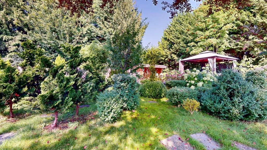 Kitchen Island Photo of 4868 Bluegrouse Drive, Sechelt, BC