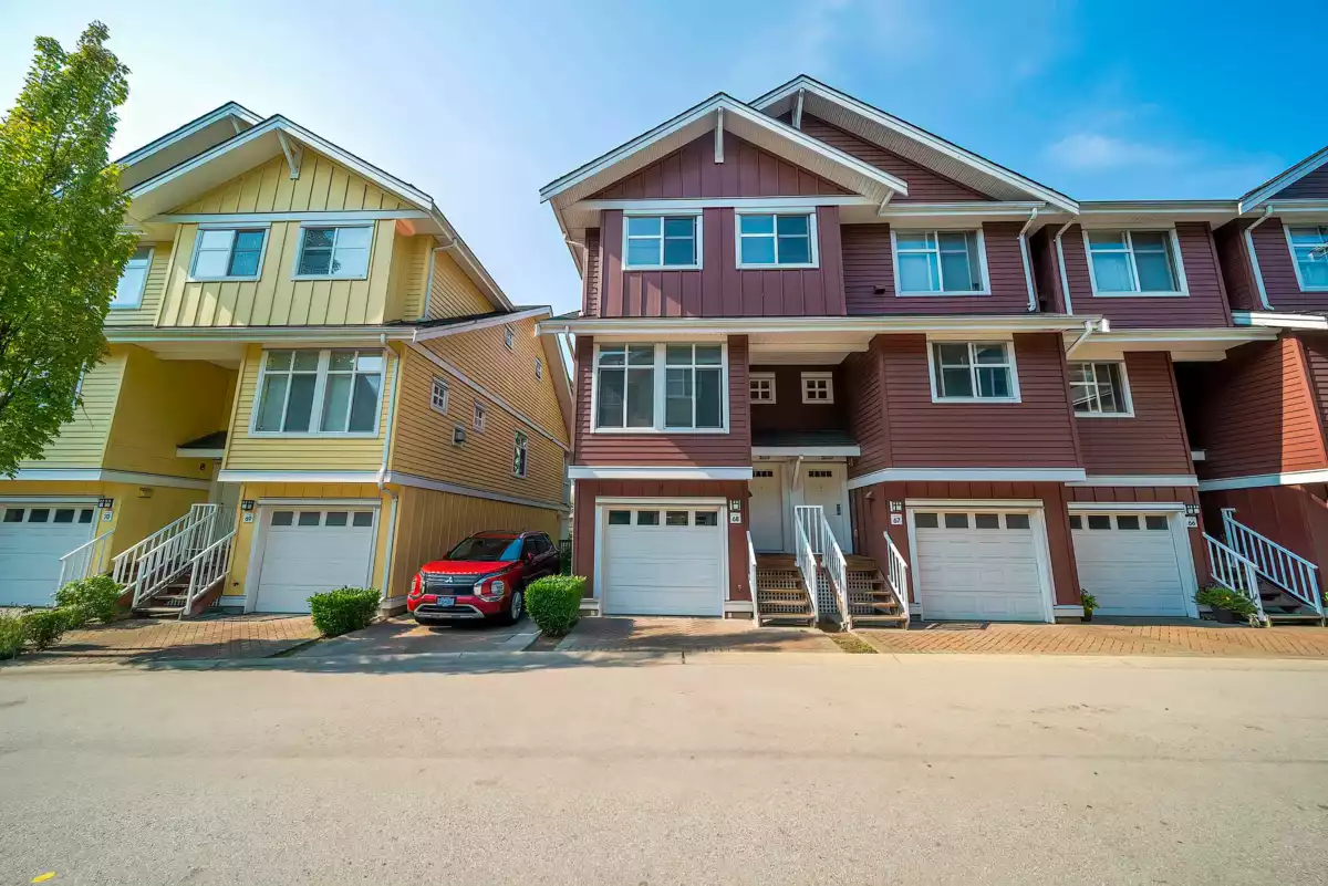 Living Room Photo of 68 935 Ewen Avenue, New Westminster, BC
