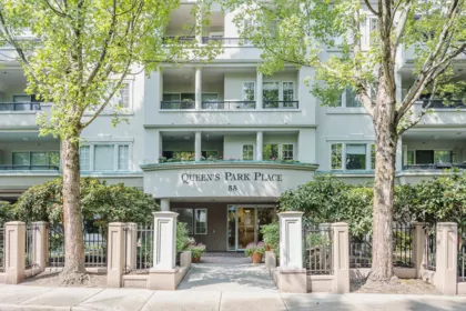 302 55 Blackberry Drive, New Westminster, BC, New Westminster — Apartment/Condo for sale