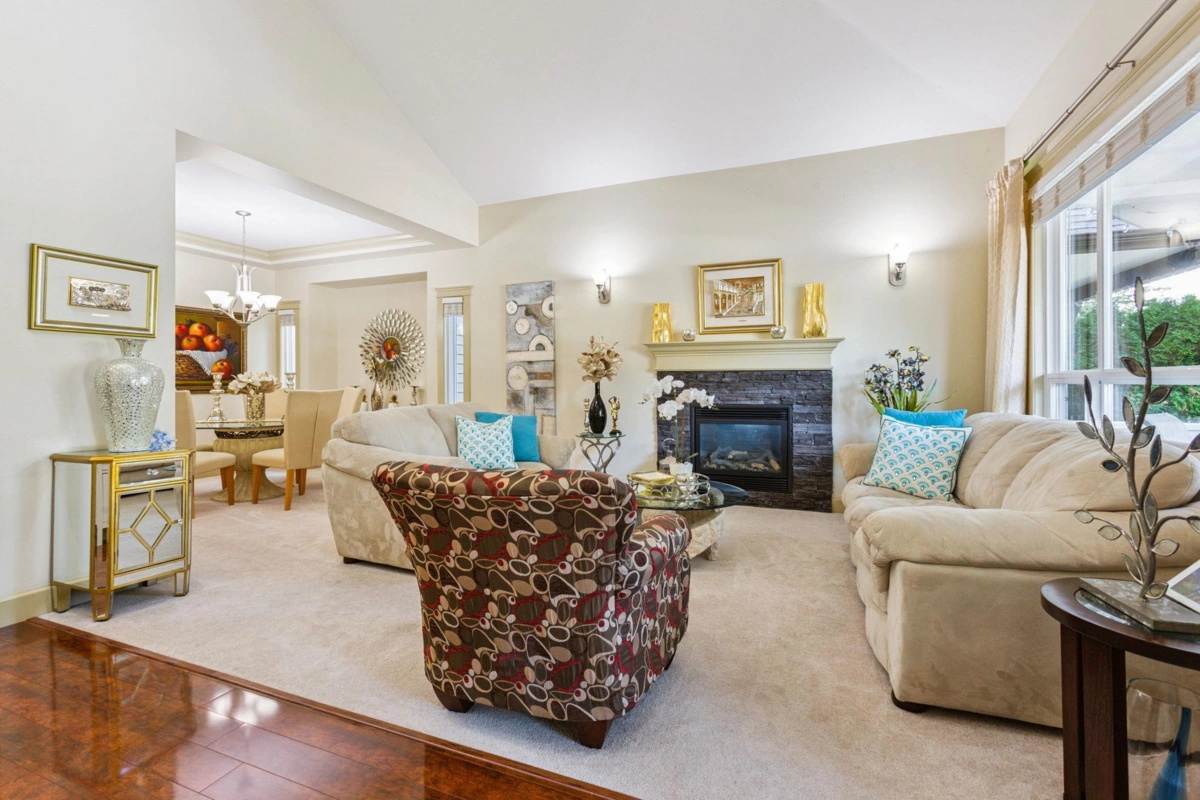 Breakfast Nook Photo of 19358 73b Avenue, Surrey, BC