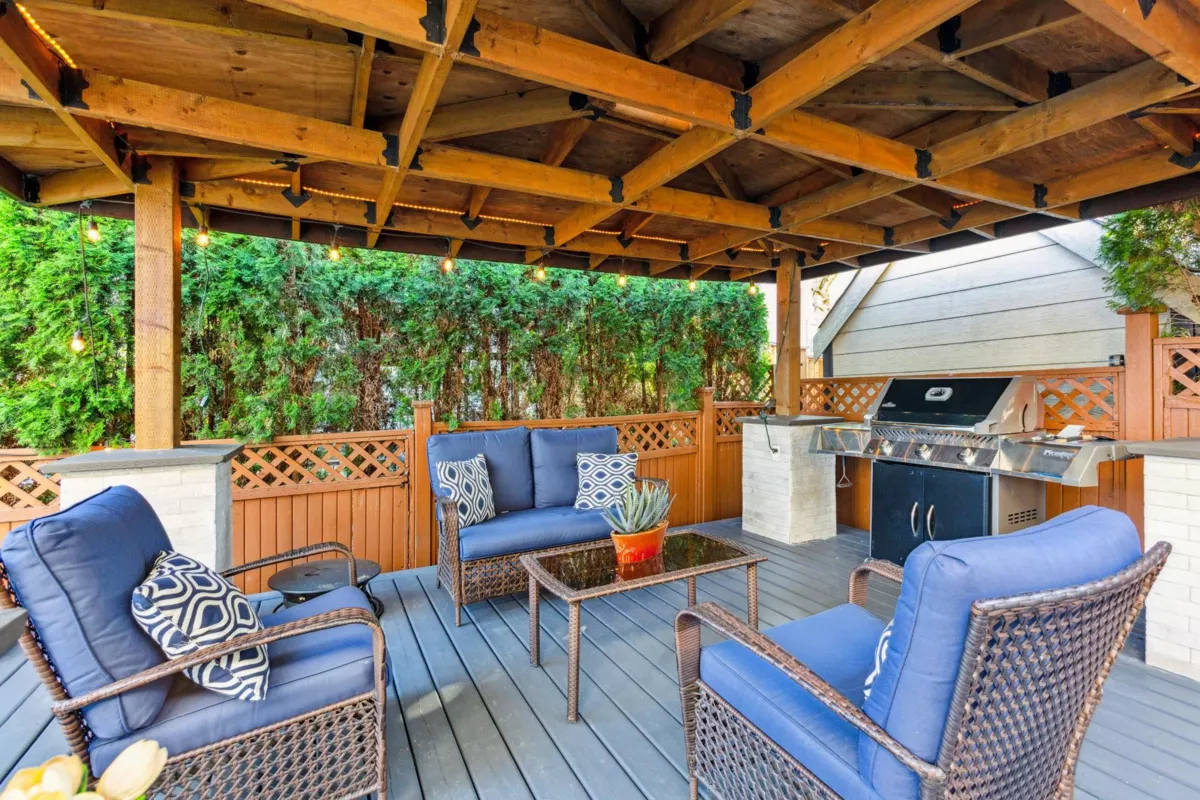 Kitchen Photo of 19358 73b Avenue, Surrey, BC