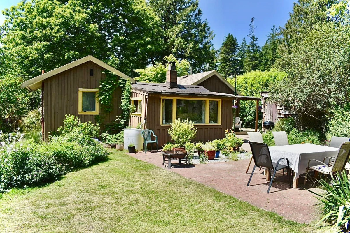 Bedroom 4 Photo of 8084 Redrooffs Road, Halfmoon Bay, BC