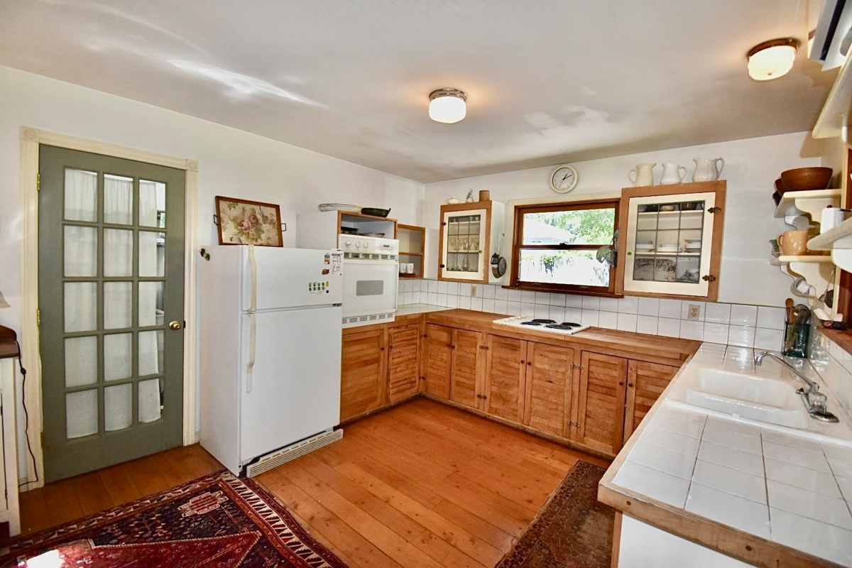 Dining Area Photo of 8084 Redrooffs Road, Halfmoon Bay, BC
