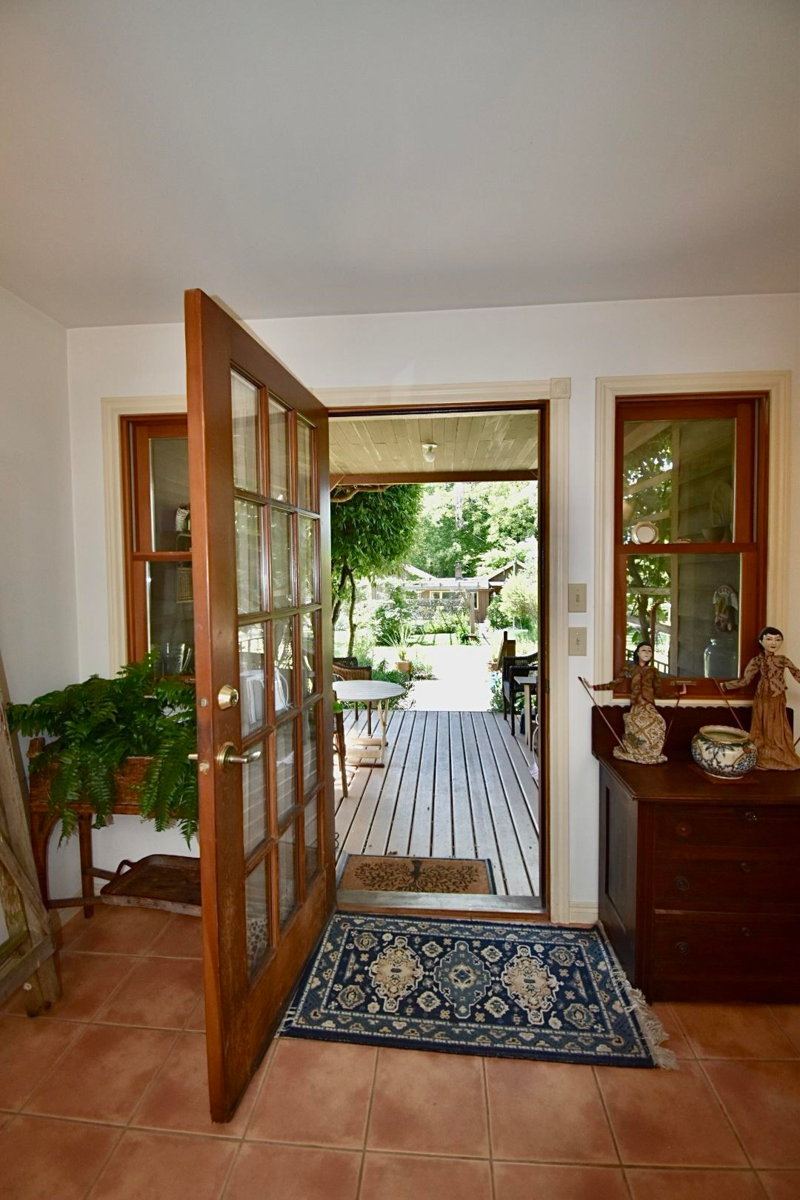 Family Room Photo of 8084 Redrooffs Road, Halfmoon Bay, BC