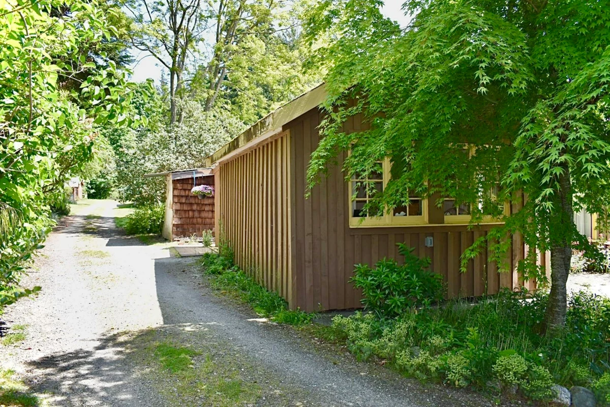 Garden / Landscaping Photo of 8084 Redrooffs Road, Halfmoon Bay, BC