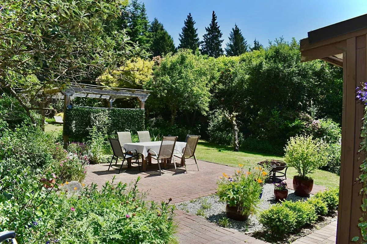 Guest Bathroom Photo of 8084 Redrooffs Road, Halfmoon Bay, BC