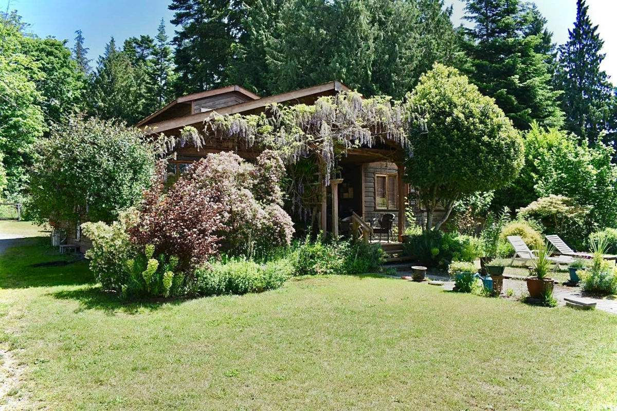 Hot Tub / Spa Photo of 8084 Redrooffs Road, Halfmoon Bay, BC