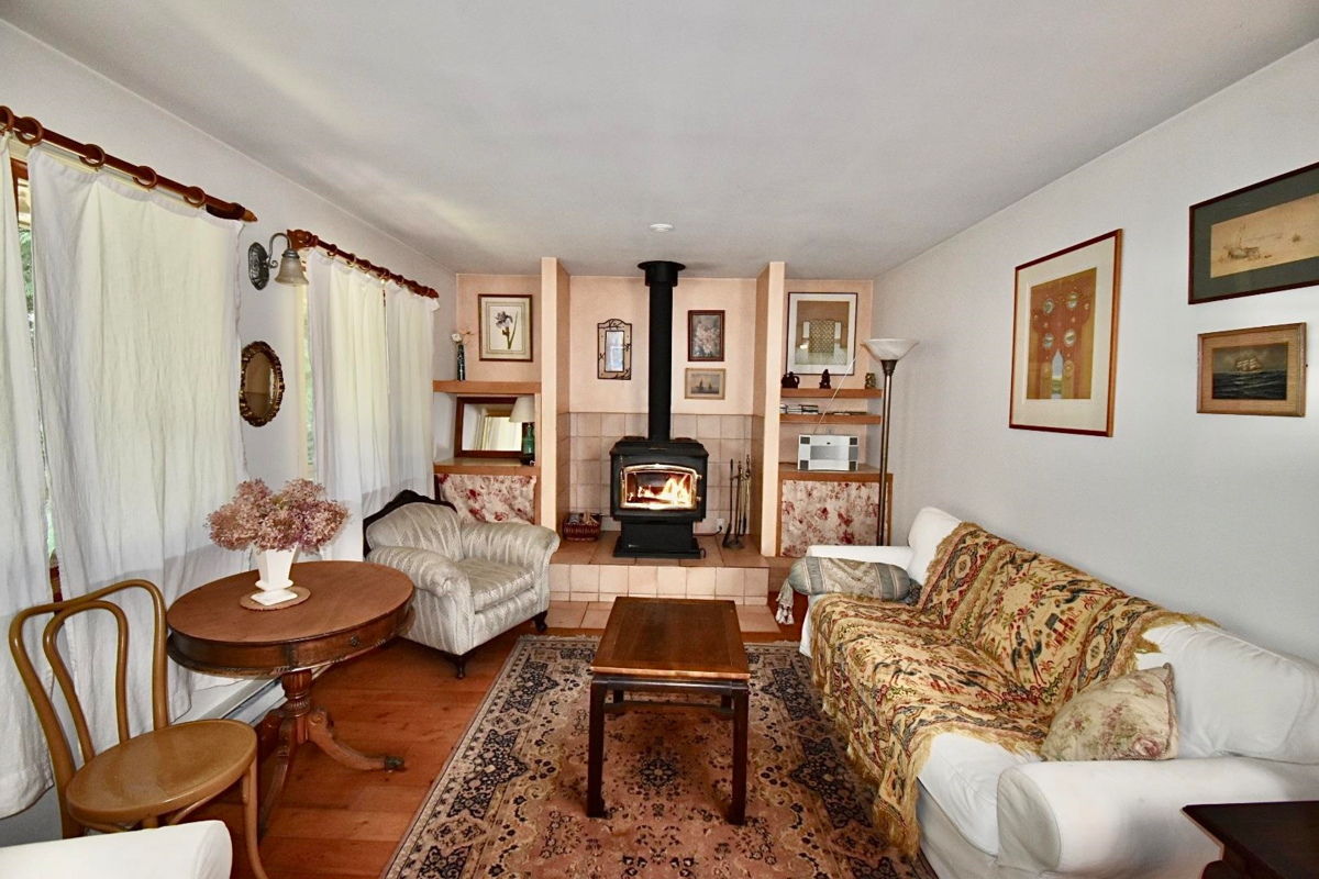 Kitchen Island Photo of 8084 Redrooffs Road, Halfmoon Bay, BC