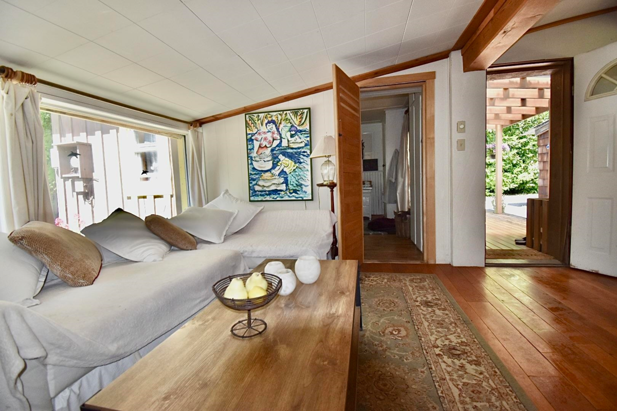 Laundry Room Photo of 8084 Redrooffs Road, Halfmoon Bay, BC