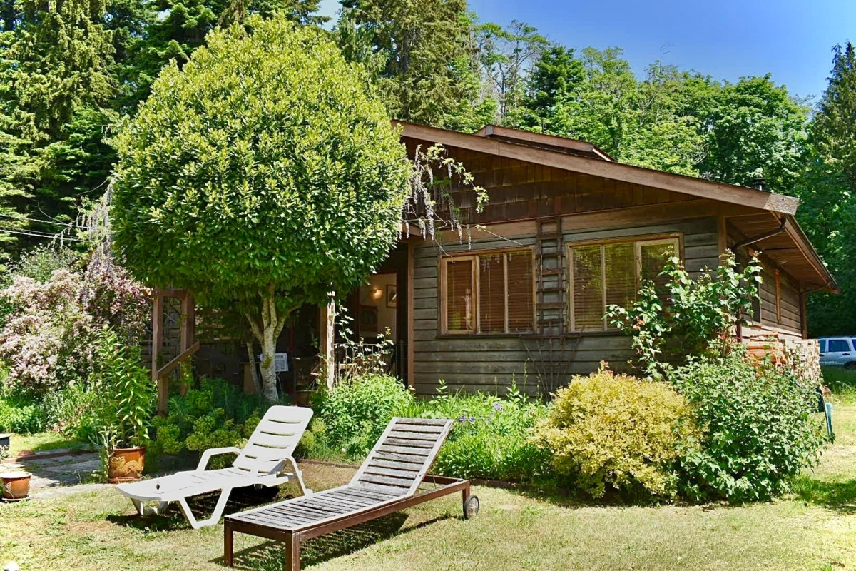 Living Room Photo of 8084 Redrooffs Road, Halfmoon Bay, BC