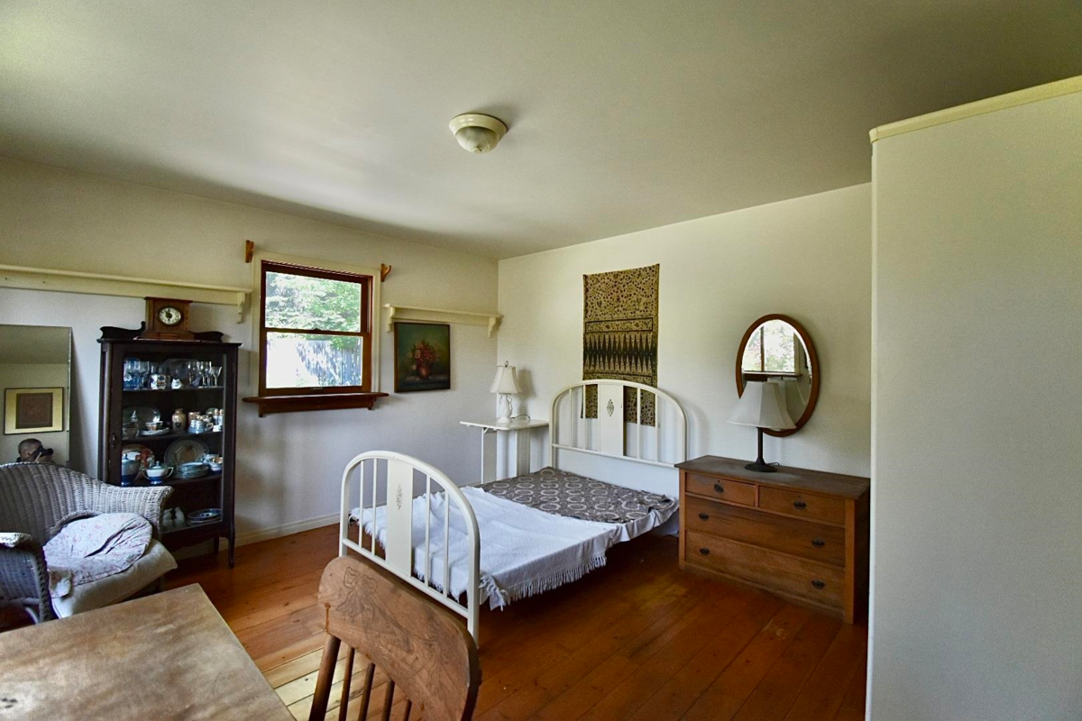 Primary Bathroom Photo of 8084 Redrooffs Road, Halfmoon Bay, BC