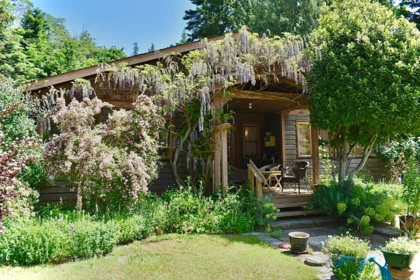 8084 Redrooffs Road, Halfmoon Bay, BC, Halfmoon Bay — Single Family Residence for sale