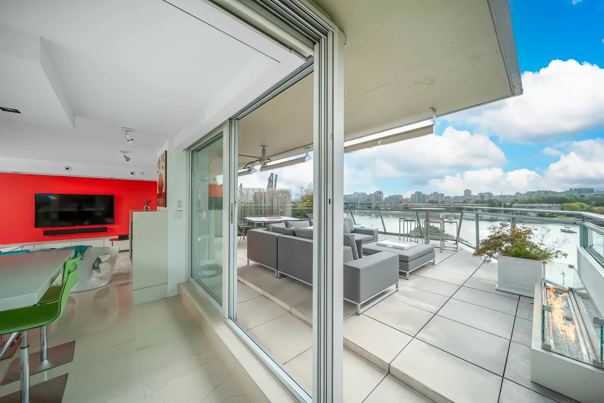 Front Yard Photo of 606 1288 Marinaside Crescent, Vancouver, BC