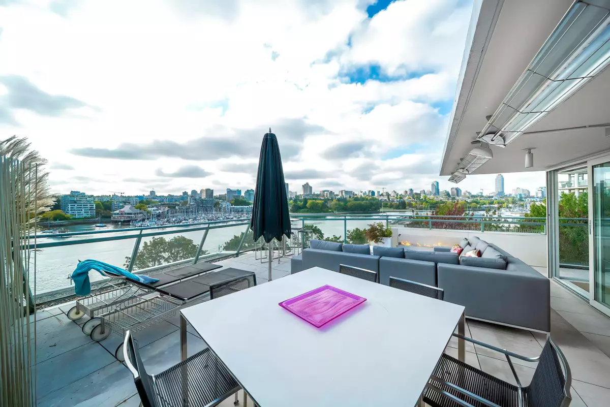 Garden / Landscaping Photo of 606 1288 Marinaside Crescent, Vancouver, BC