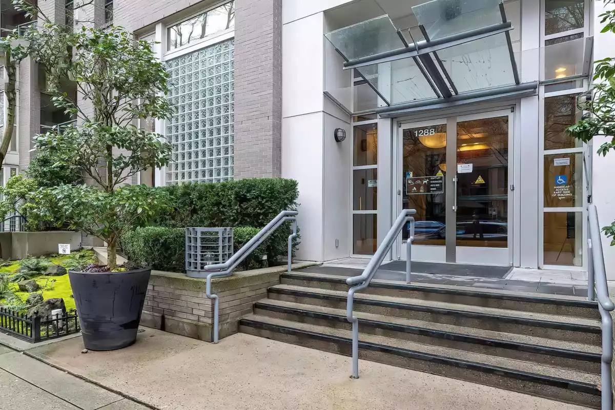 Outdoor Kitchen Photo of 606 1288 Marinaside Crescent, Vancouver, BC
