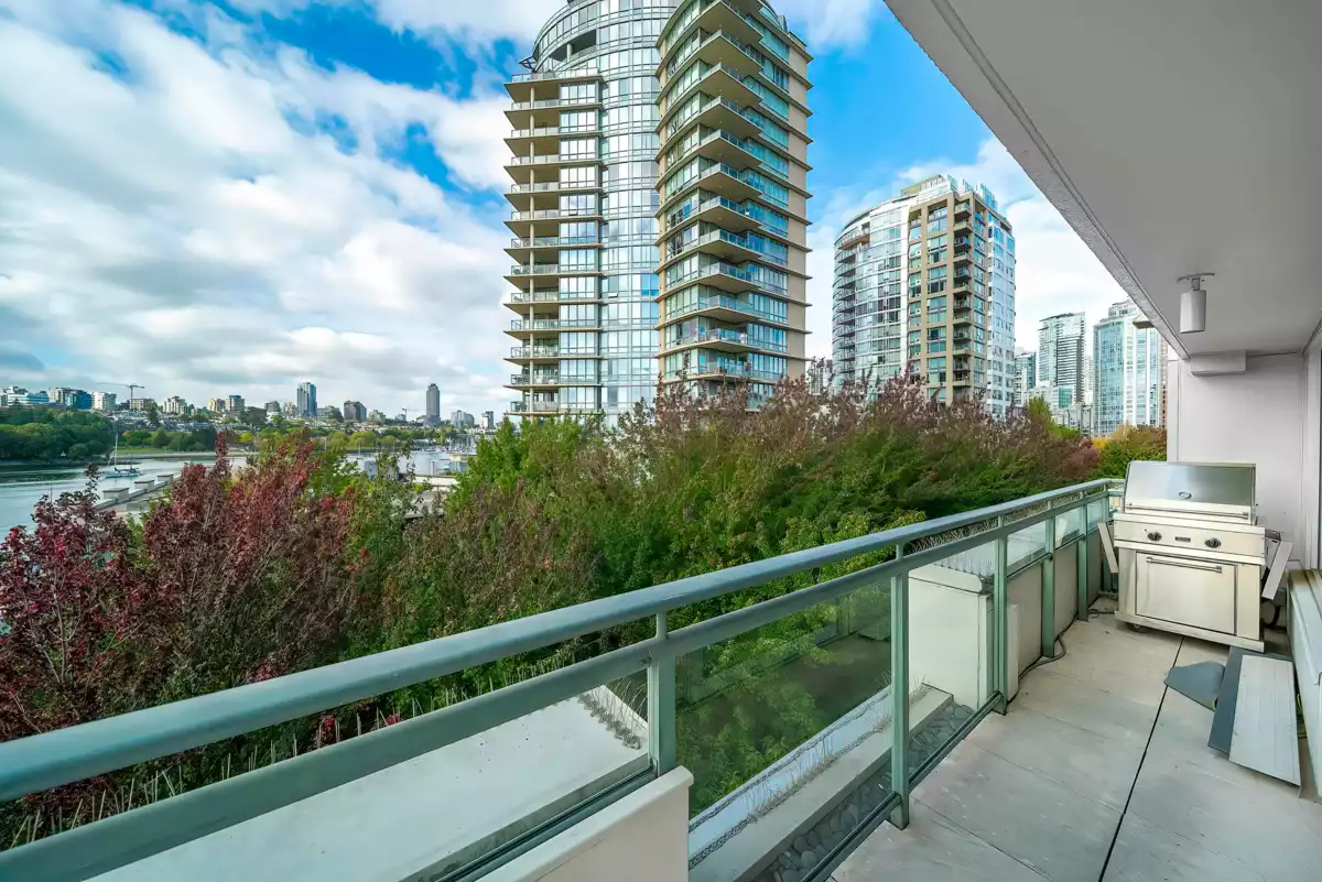 Swimming Pool Photo of 606 1288 Marinaside Crescent, Vancouver, BC
