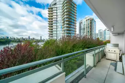 Swimming Pool Photo of 606 1288 Marinaside Crescent, Vancouver, BC
