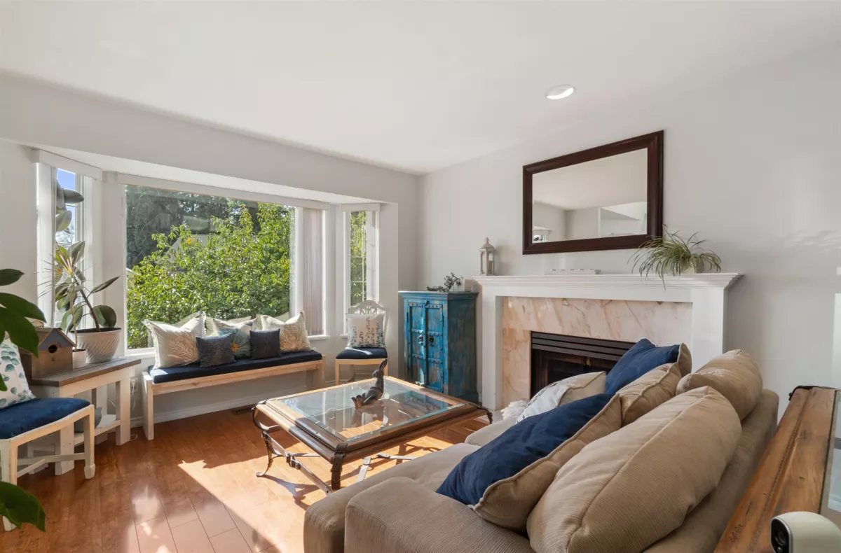 Dining Area Photo of 2939 Cliffrose Crescent, Coquitlam, BC