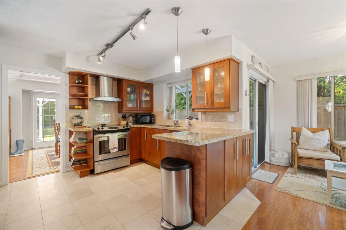 Kitchen Photo of 2939 Cliffrose Crescent, Coquitlam, BC