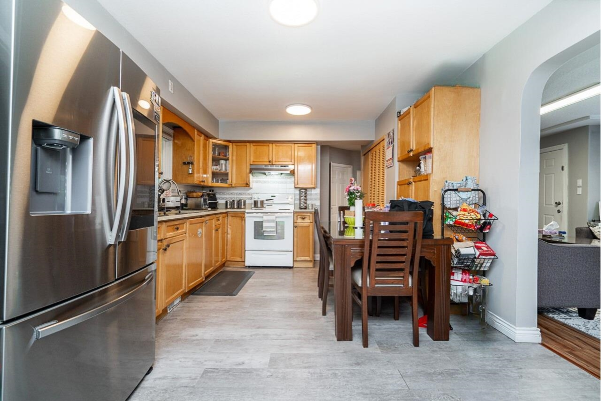 Breakfast Nook Photo of 13466 98b Avenue, Surrey, BC