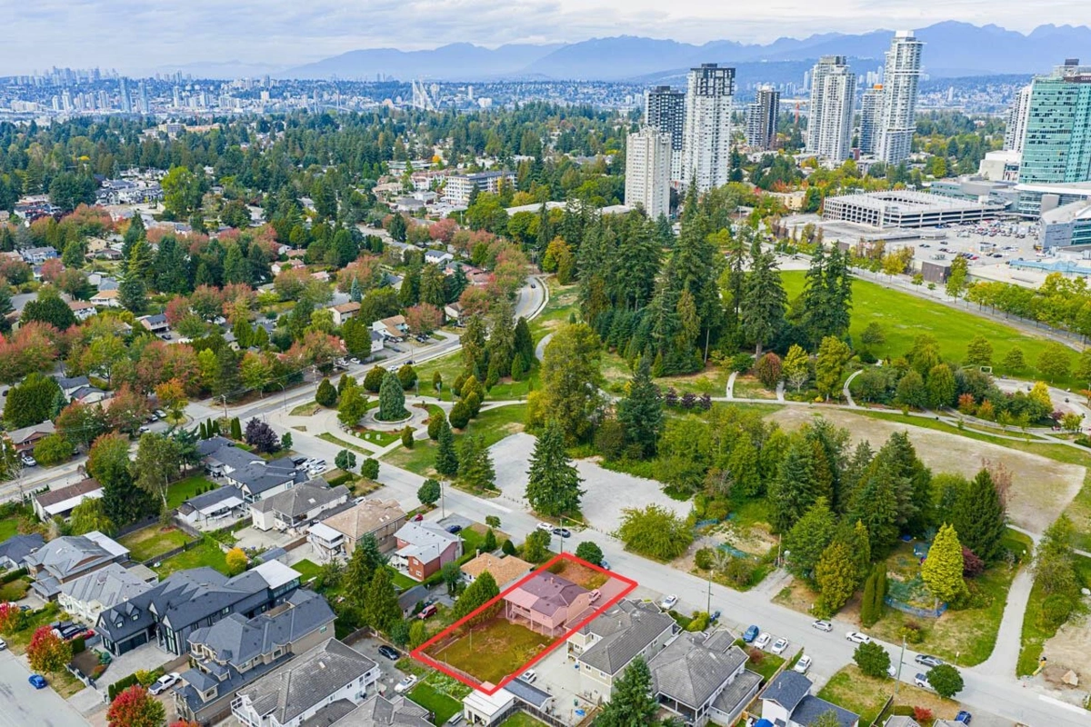 Dining Area Photo of 13466 98b Avenue, Surrey, BC