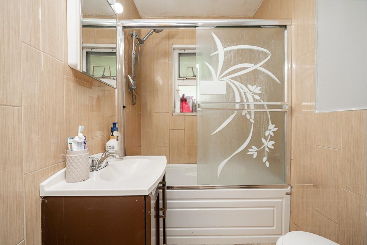 Guest Bathroom Photo of 13466 98b Avenue, Surrey, BC