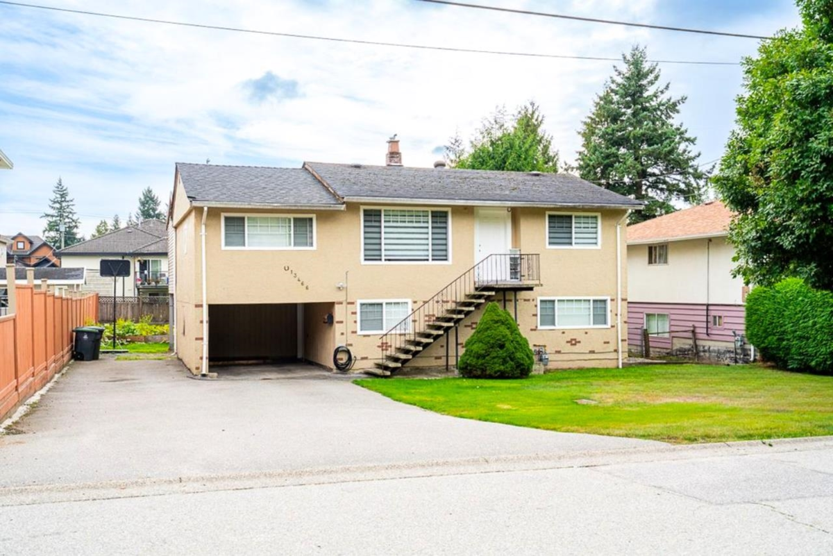Kitchen Island Photo of 13466 98b Avenue, Surrey, BC