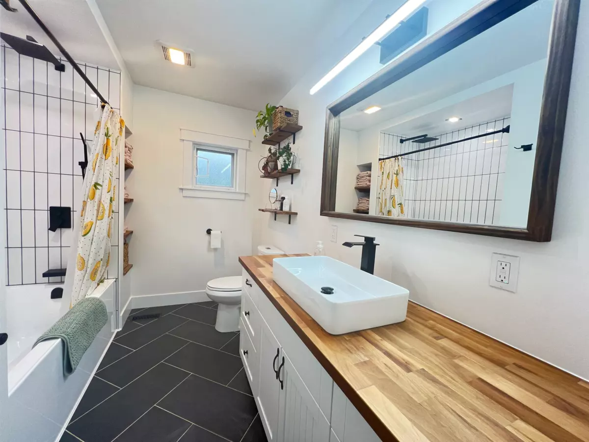 Guest Bathroom Photo of 35107 Mcewen Avenue, Mission, BC