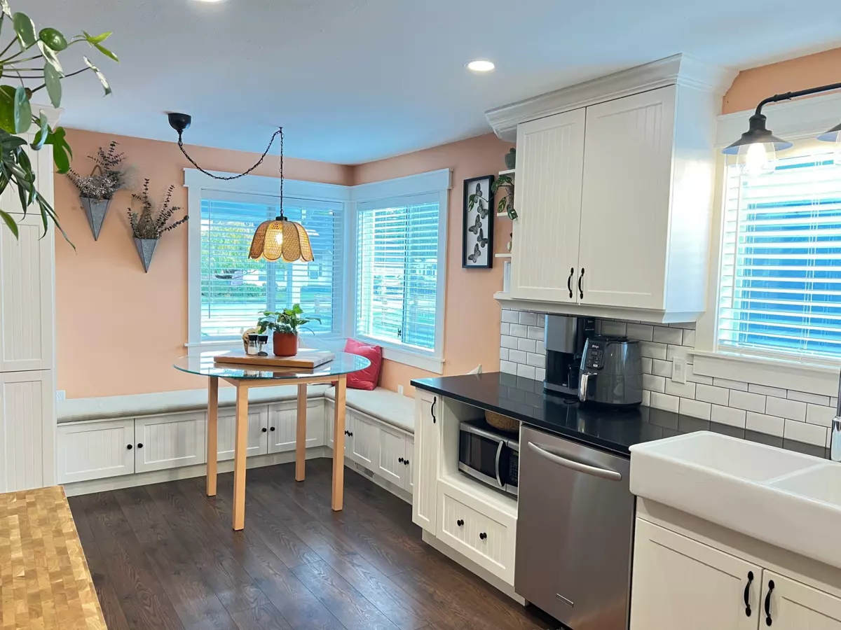 Kitchen Island Photo of 35107 Mcewen Avenue, Mission, BC
