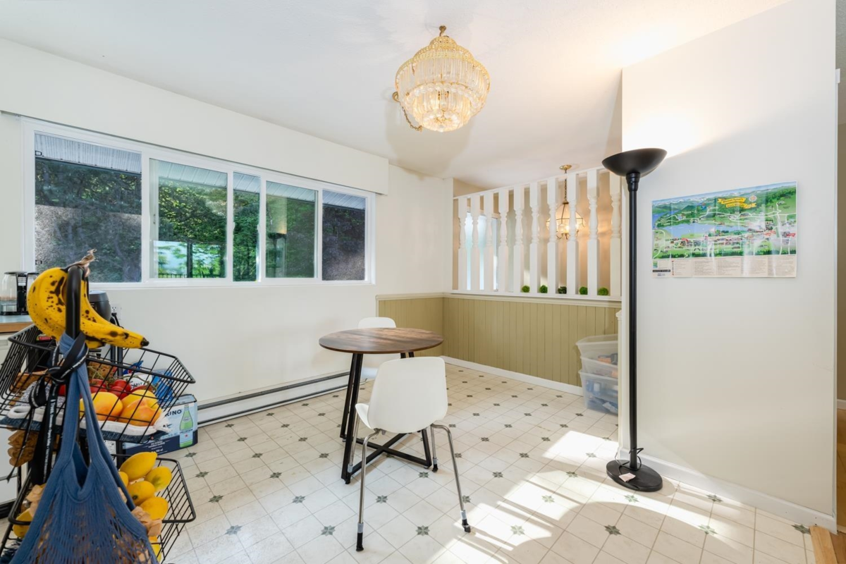 Breakfast Nook Photo of 1948 Highview Place, Port Moody, BC