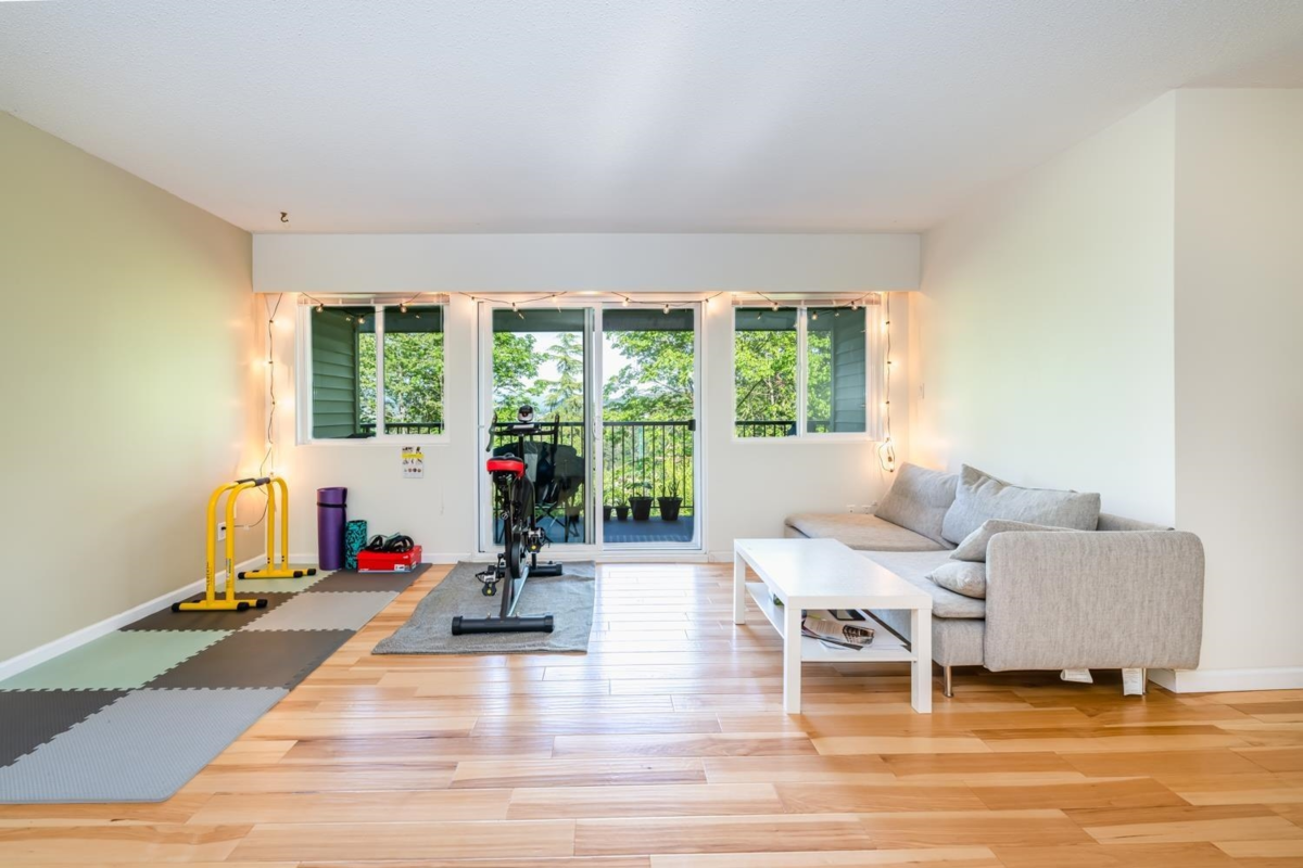 Family Room Photo of 1948 Highview Place, Port Moody, BC