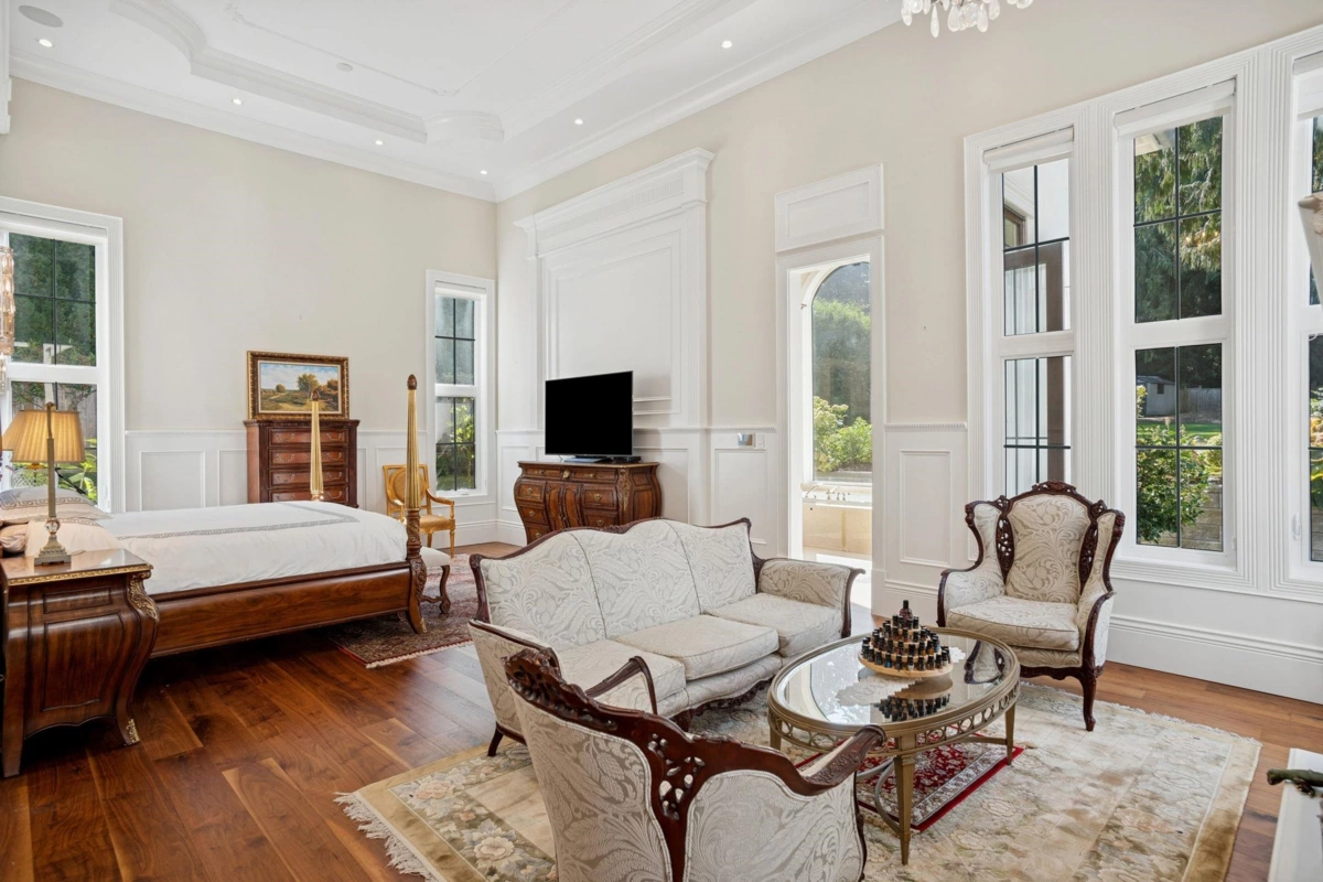Entry Foyer Photo of 16728 28 Avenue, Surrey, BC