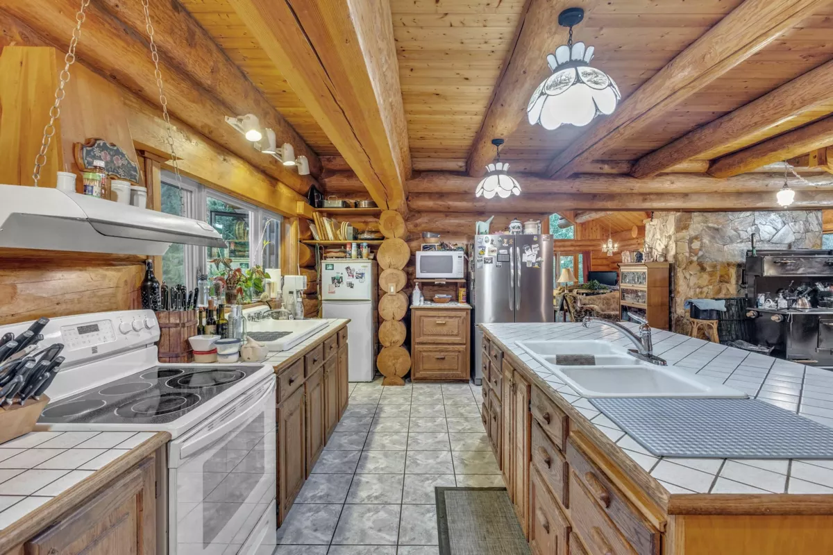 Bedroom 2 Photo of 21800 Union Bar Road, Hope, BC