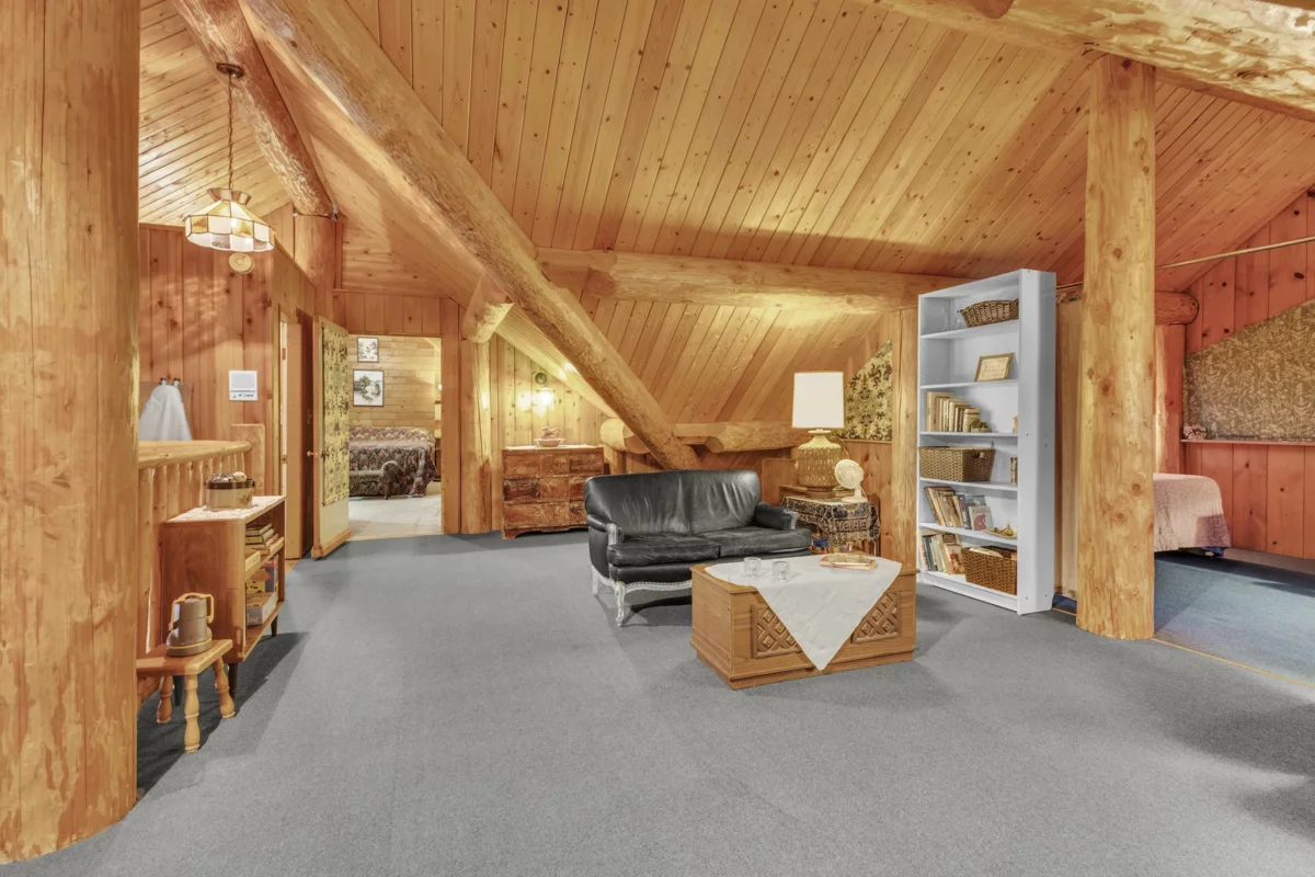 Laundry Room Photo of 21800 Union Bar Road, Hope, BC