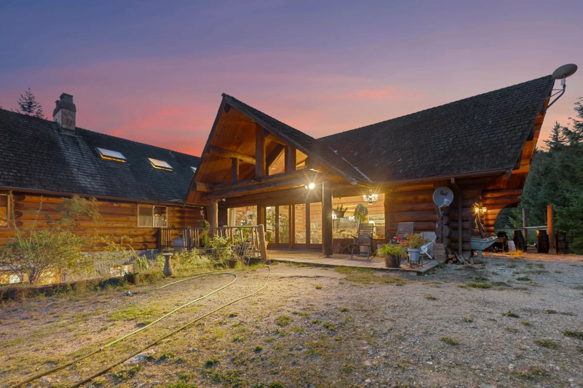 Living Room Photo of 21800 Union Bar Road, Hope, BC