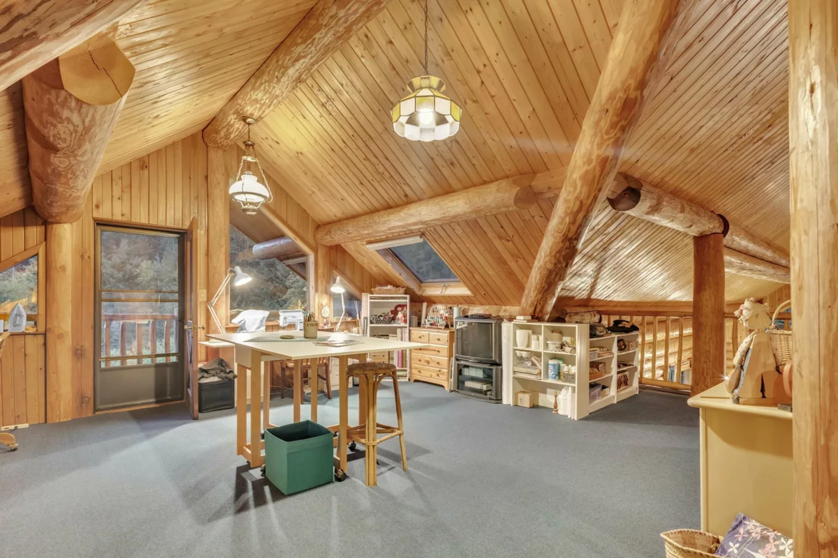 Mudroom Photo of 21800 Union Bar Road, Hope, BC