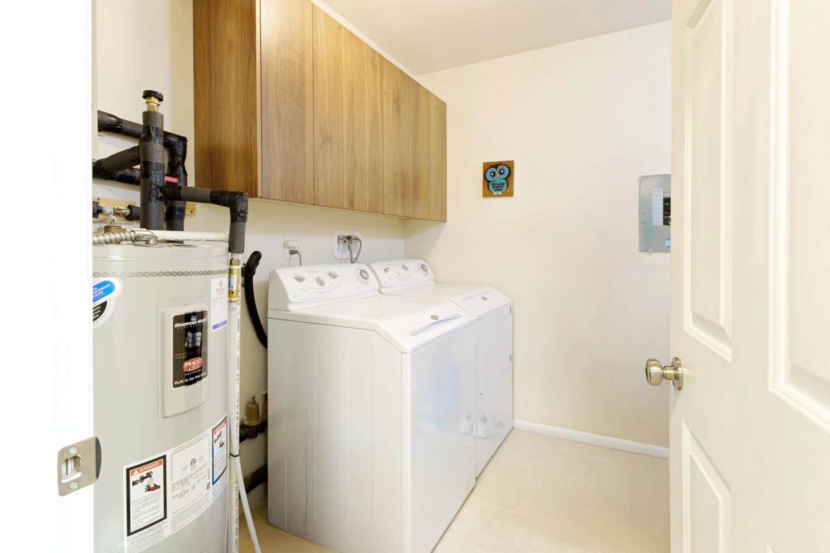 Hallway Photo of 44 20554 118 Avenue, Maple Ridge, BC