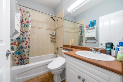 Guest Bathroom Photo of 7119 10th Avenue, Burnaby, BC