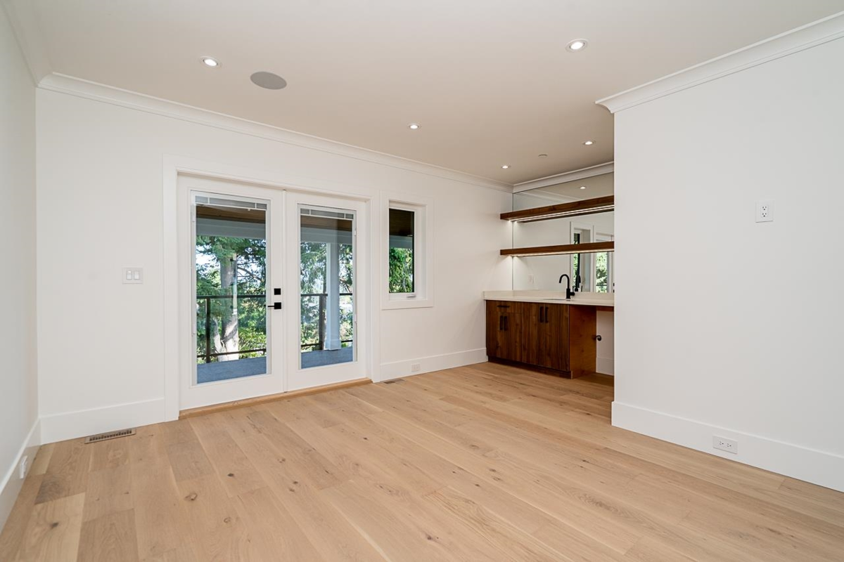 Entry Foyer Photo of 1232 Parker Street, White Rock, BC