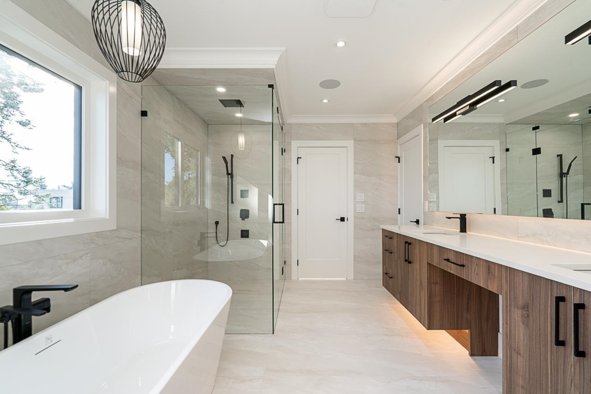 Guest Bathroom Photo of 1232 Parker Street, White Rock, BC