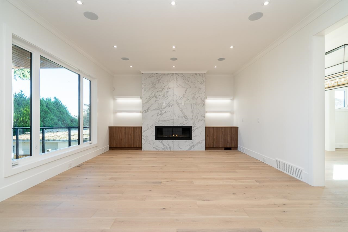 Kitchen Island Photo of 1232 Parker Street, White Rock, BC