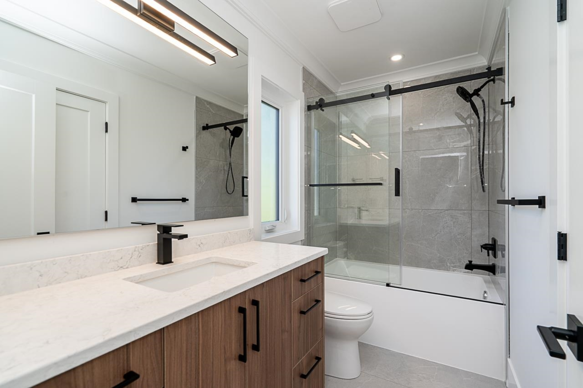 Mudroom Photo of 1232 Parker Street, White Rock, BC