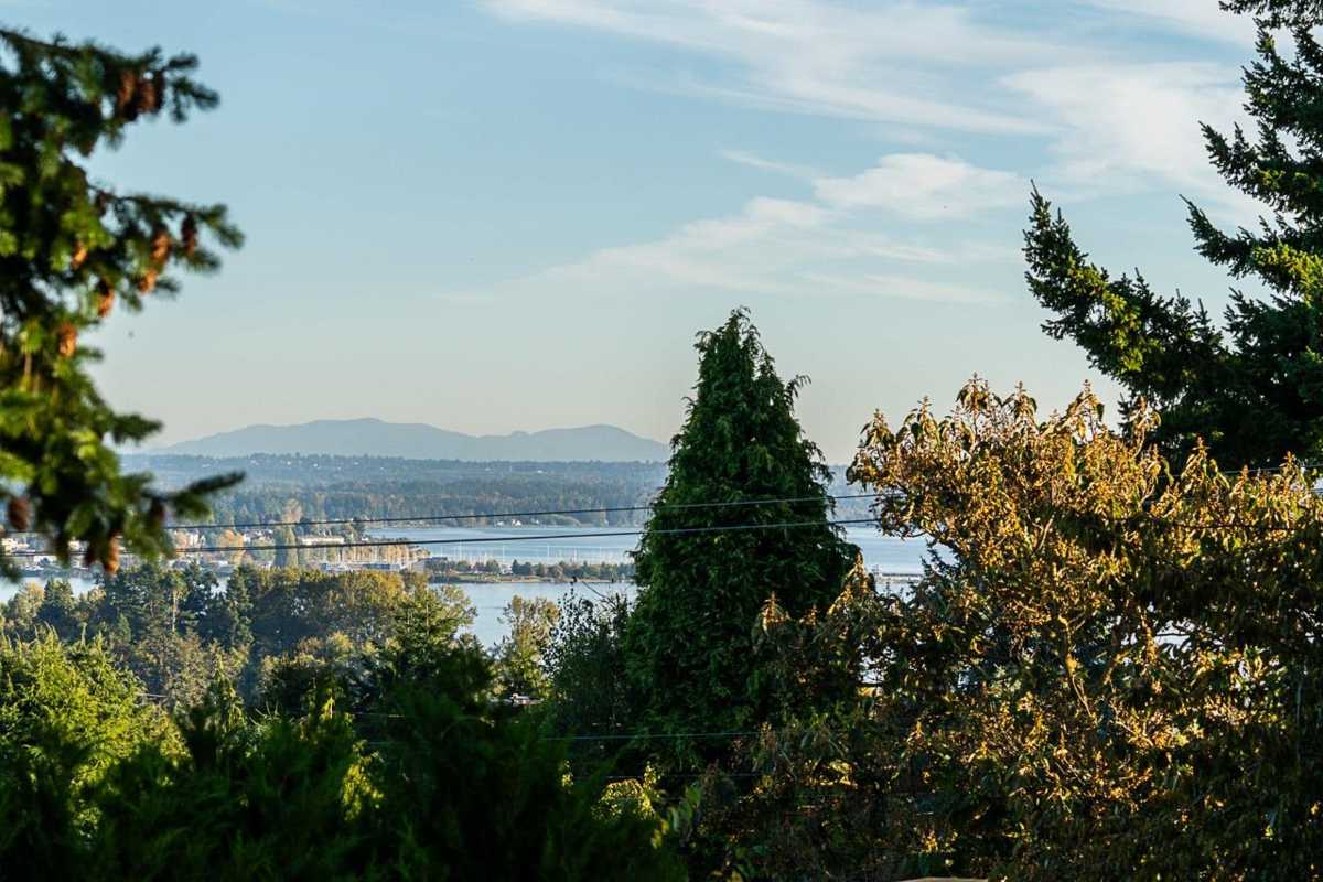 Outdoor Kitchen Photo of 1232 Parker Street, White Rock, BC